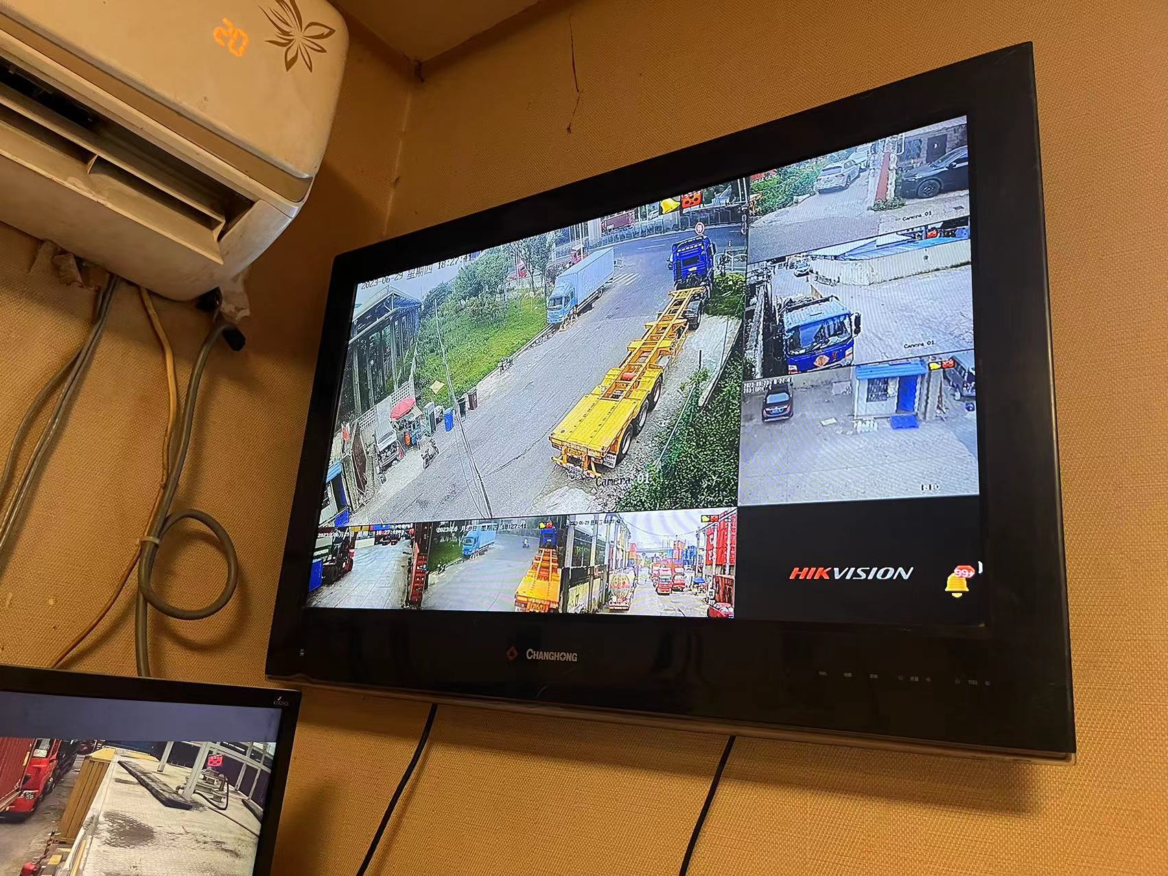 港城(chéng)路(lù)三和(hé)暫落箱堆場(chǎng)